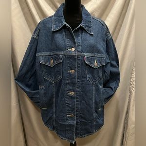 Levi's Women's Denim Shacket. Indigo wash. NWT, size M